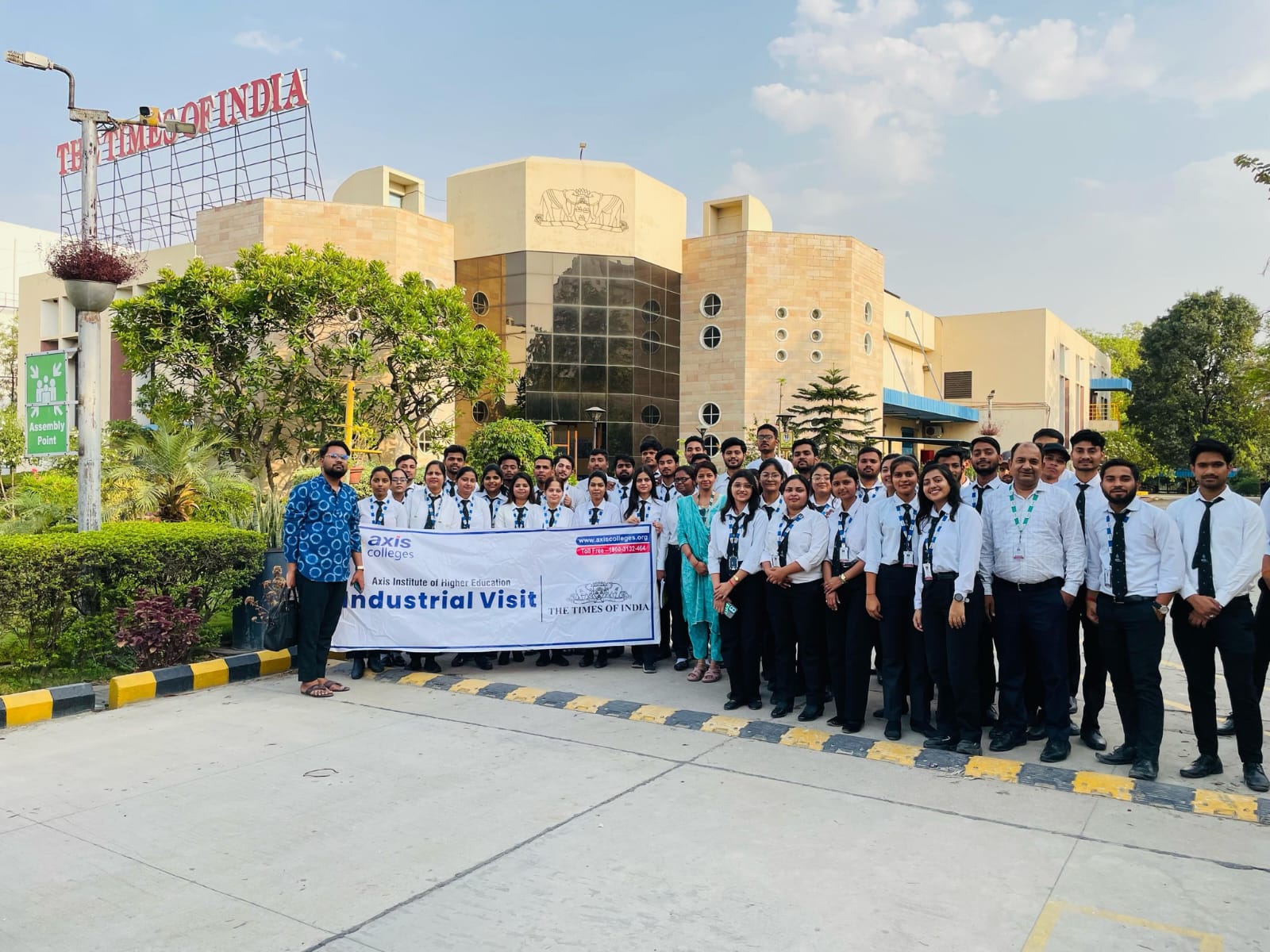 Students of Axis Colleges Visit The Times of India