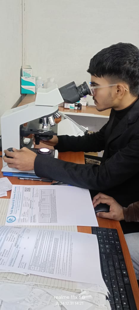 हॉस्पिटल ट्रेनिंग से निखरे डी.फार्मा छात्र : एक्सिस इंस्टिट्यूट ऑफ फार्मेसी