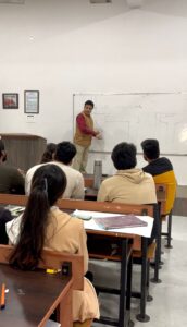 Bachelors of Architecture के छात्रों को Dr. Rishi&hellip;