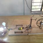 इलेक्ट्रिकल इंजीनियरिंग के छात्रों ने बनाया ‘साइकिल जनरेटर’ मॉडल,